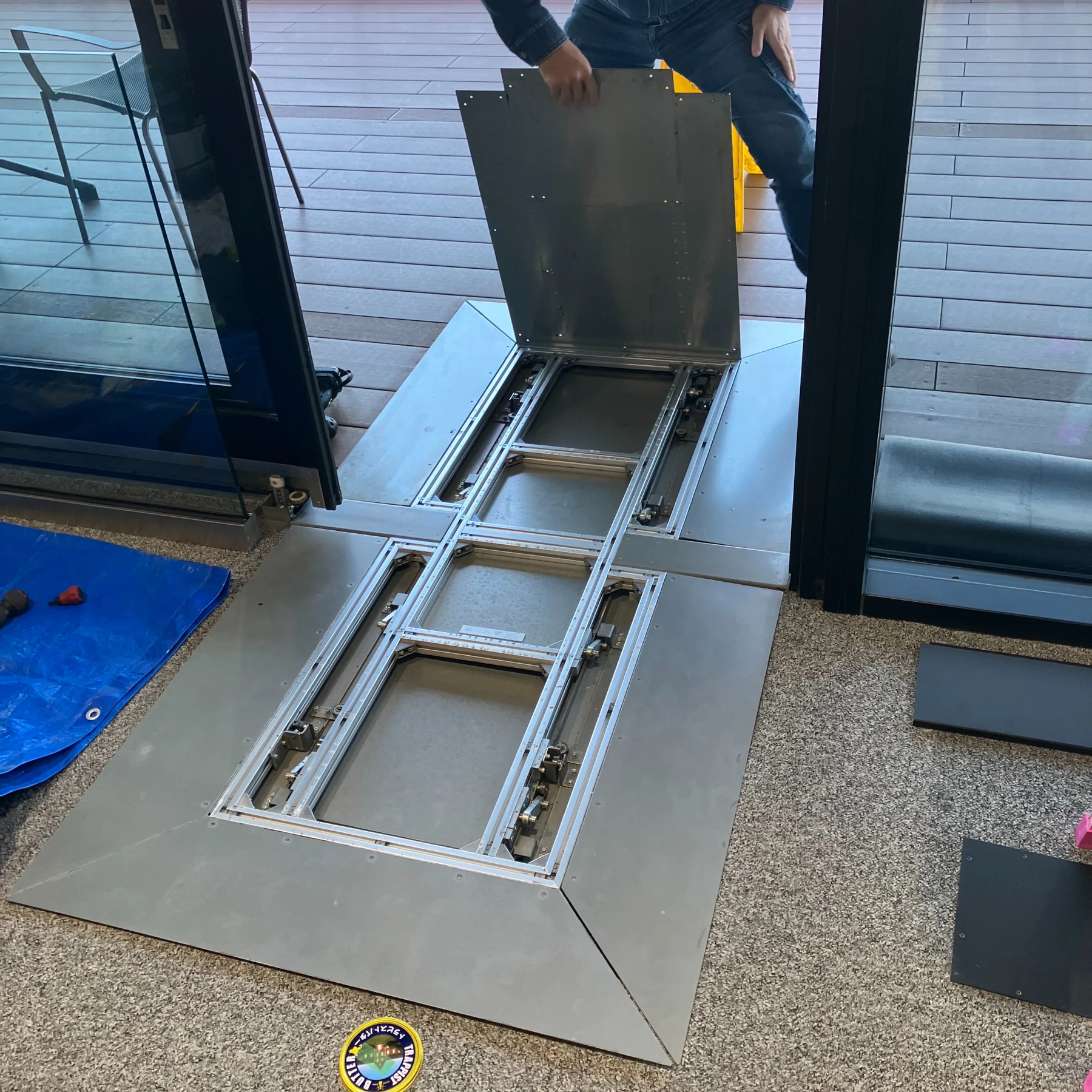 Newtonの床下に設置される機械式駆動部