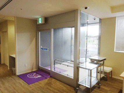 藤沢市民病院本館連絡通路に設置されたNewton